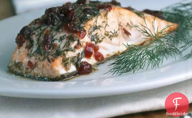 Erle-gebratener Lachs mit Dill und Preiselbeeren