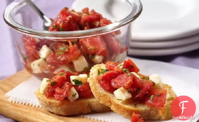 Knoblauchcrostini mit frischem Mozzarella