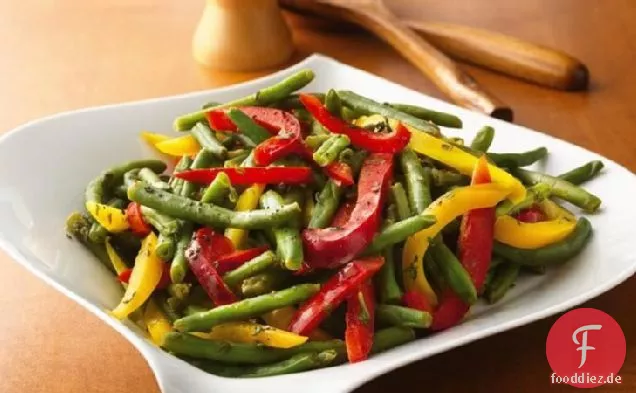 Grüne Bohnen mit farbigen Paprika (Crowd Größe)