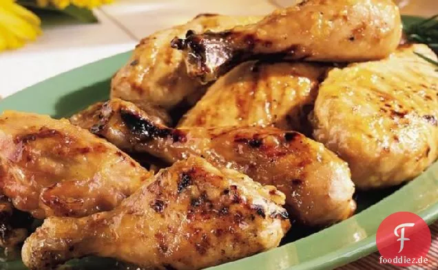 Gegrilltes Hähnchen mit würziger Pfirsichglasur