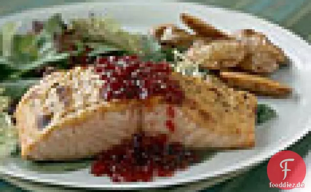 Senf-gebratener Lachs mit Preiselbeersauce