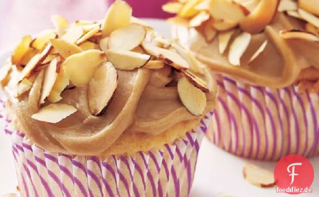 Geröstete Mandel-Cupcakes mit Karamell-Zuckerguss