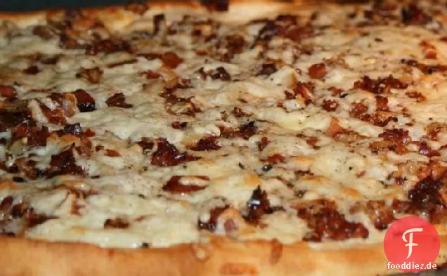 Karamellisierte Zwiebel und knusprige Pancetta Pizza