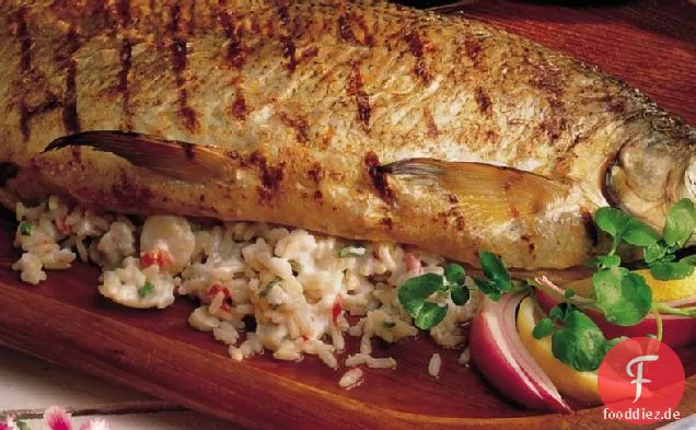 Gegrillter Weißfisch mit Füllung