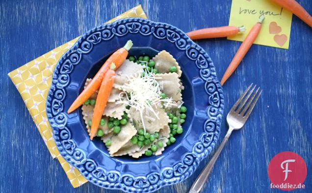 Ravioli und Erbsen in einer Zitronen-Butter-Sauce