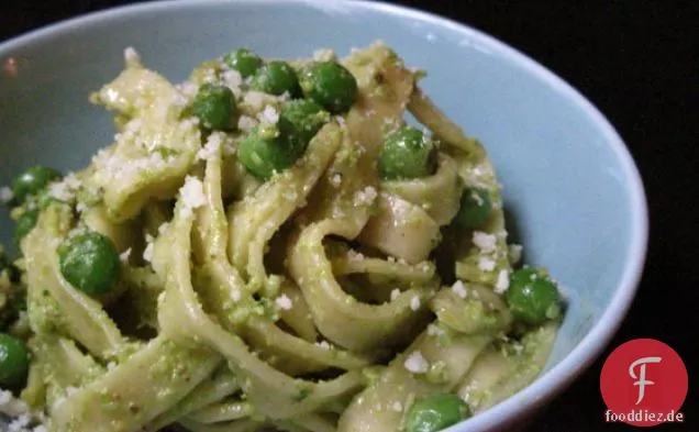 Pasta & Erbsen mit einem Pistazienpesto