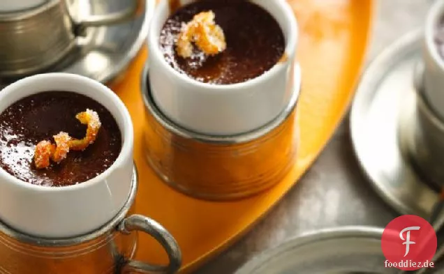 Schokoladen-Joghurt-Töpfe de Creme mit kandierter Orangenschale