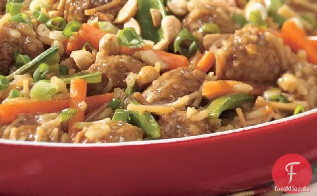 Asiatische Frikadelle und Reis Werfen