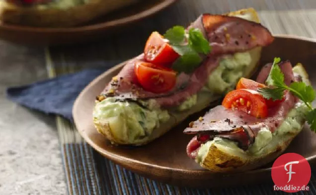 Rindfleisch Canapé Kartoffelschalen mit Joghurt-Avocado-Aioli