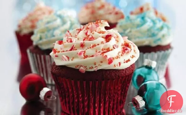 Red Velvet Cupcakes mit Frischkäsefüllung und Zuckerguss