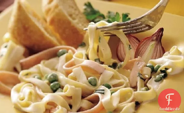 Cremiger Schinken und Fettuccine