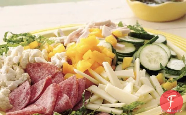 Sommer-Antipasto-Salat mit Balsamico-Vinaigrette