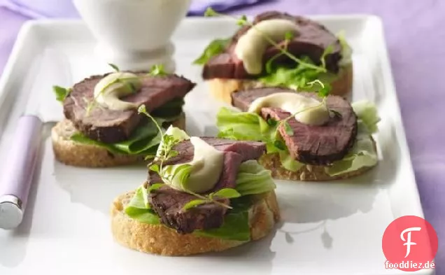 Kaffee-verkrustetes Rinderfilet mit Dijon-Creme