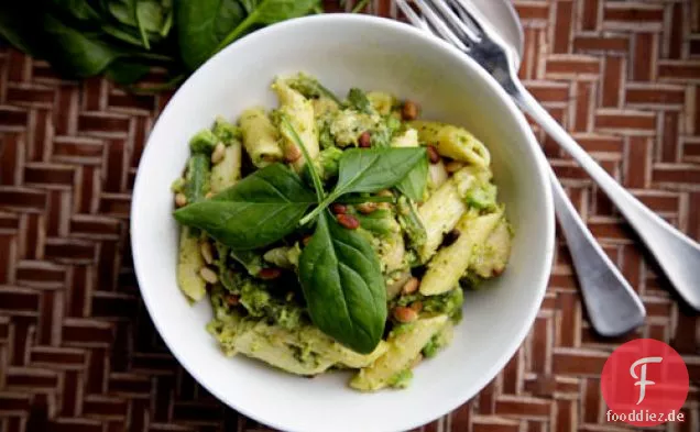 Erbsen & Avocado-Penne