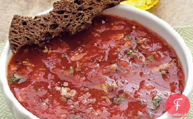Tomatensuppe mit Fledermaus-Croutons
