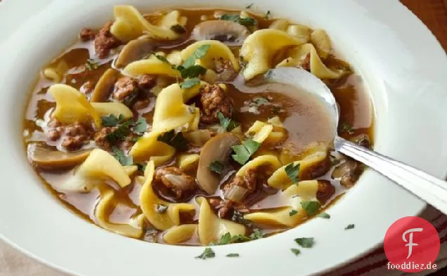Einfache Rindfleisch-Nudelsuppe