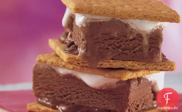 S'mores Eis-Sandwiches