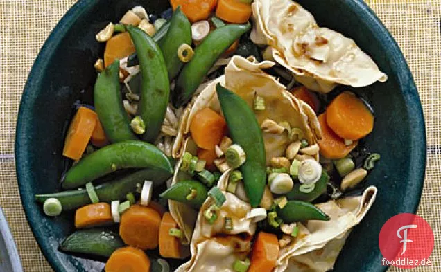 Topfsalat mit grünen Erbsen
