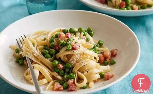 Pasta, Pancetta und Erbsen