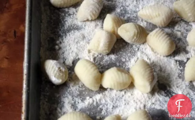 Gnocchi mit Morchelpilzen und Frühlingserbsen