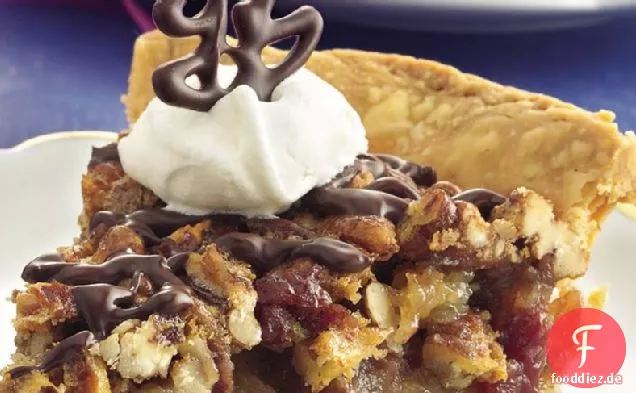 Schokoladen-glasierte Kirsch-Pecan-Torte