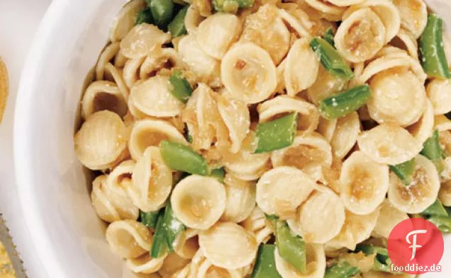 Orecchiette mit karamellisierten Zwiebeln, Zucker, Erbsen und Ricot
