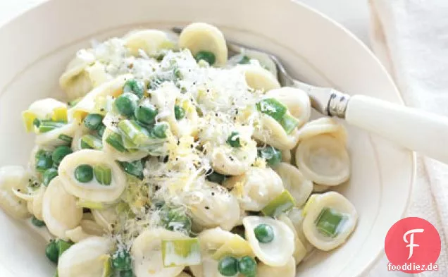 Orecchiette mit Lauch, Erbsen und Pecorino