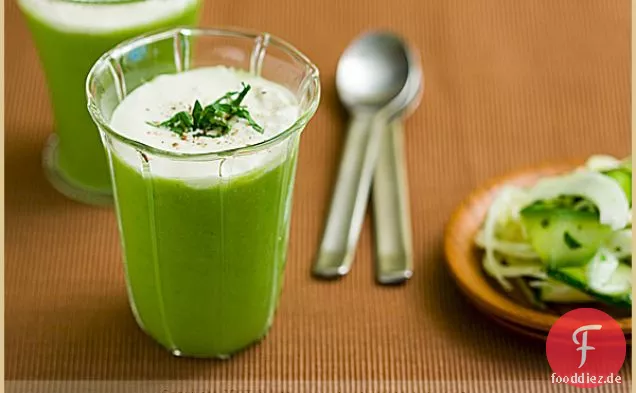 Frühlingssuppe aus Erbsen, Fenchel und Minze