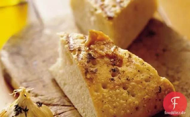 Focaccia mit Gegrilltem Knoblauch