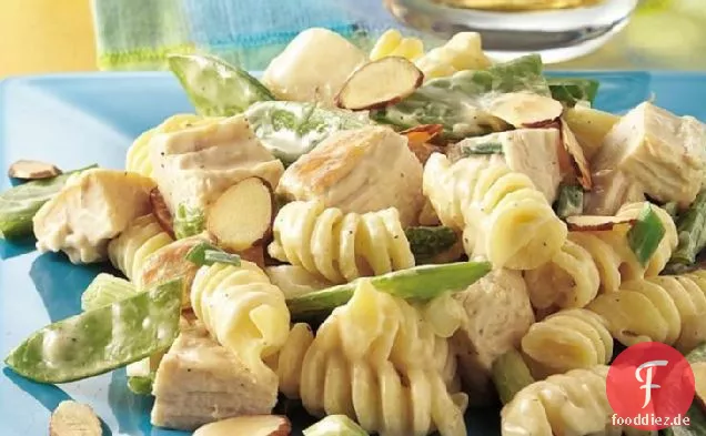 Erbsenschote und Hühnchen-Nudelsalat