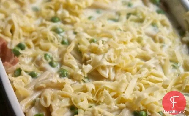Mac und Käse mit Pesto, Proscuitto und Erbsen