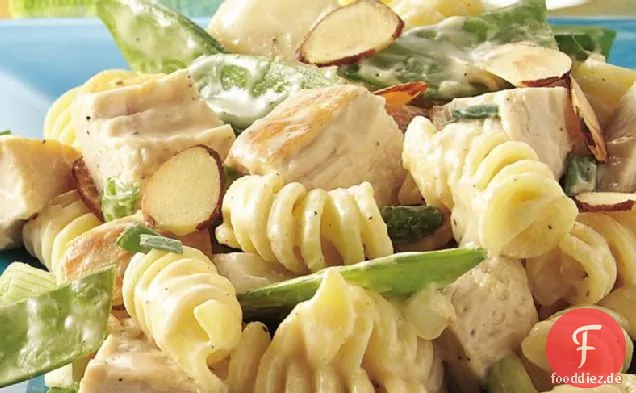 Erbsenschote und Hühnchen-Nudelsalat