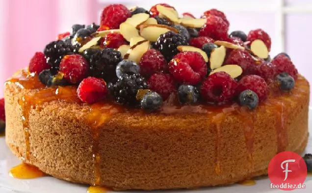 Mit Früchten belegte Mandelkuchen