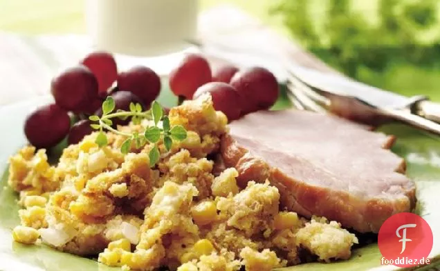 Geräucherte Schweinekoteletts mit Tex-Mex-Maisbrotfüllung