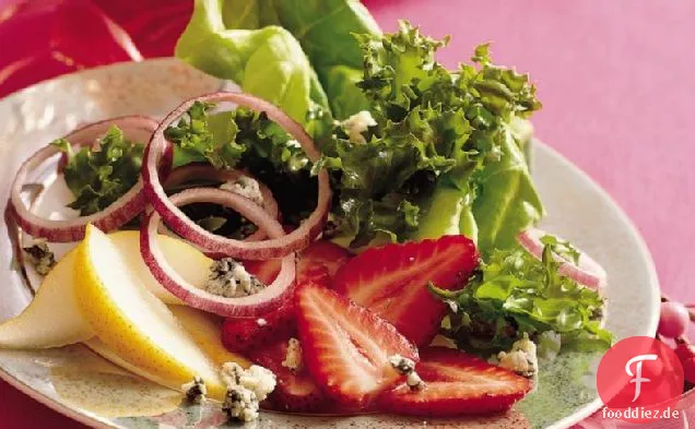Sherried Greens mit Obst und Blauschimmelkäse