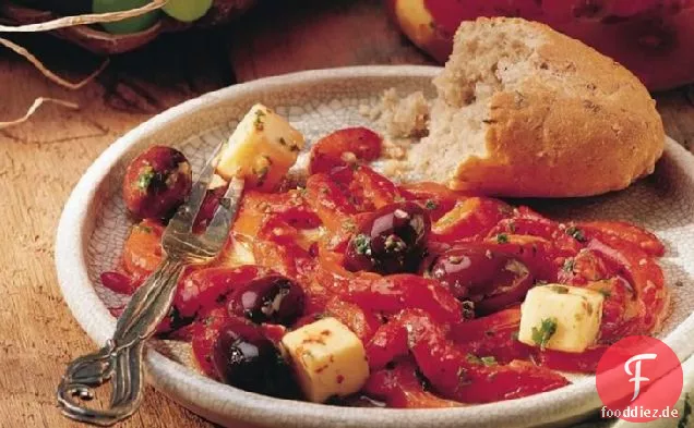 Marinierte Geröstete Paprika, Oliven und Käse