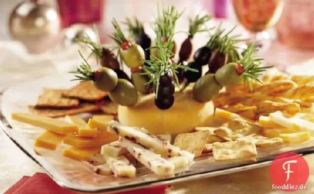 Käsetablett mit Oliven-Rosmarin-Spieße