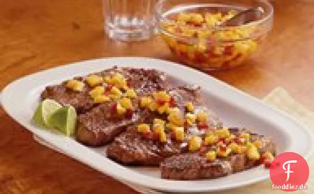 Strip-Steaks mit Mango-Pfirsich-Salsa