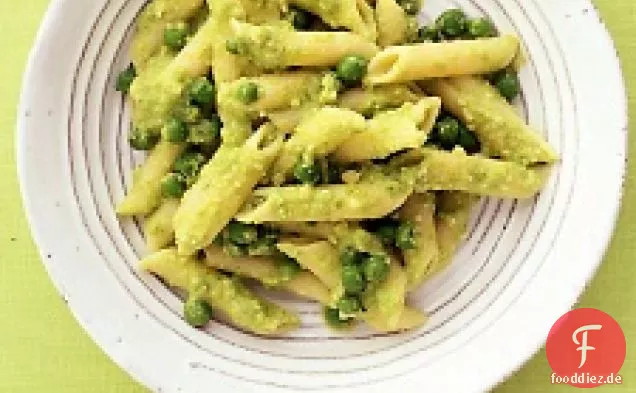 Pasta mit Mandel-Erbsen-Pesto