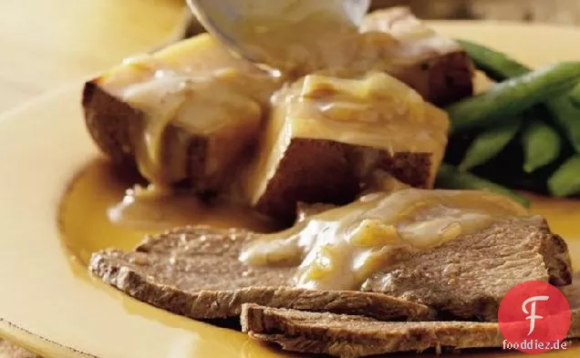 Slow-Cooker-Rinderbraten mit Zwiebeln und Kartoffeln