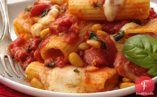 Tomaten-basilikum-Nudeln mit Frischem Mozzarella