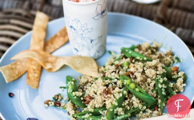 Quinoa-Salat mit Zucker und Erbsen