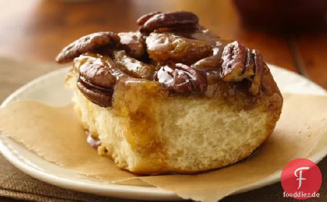 Karamell-Pecan klebrige Rollen (leichter)