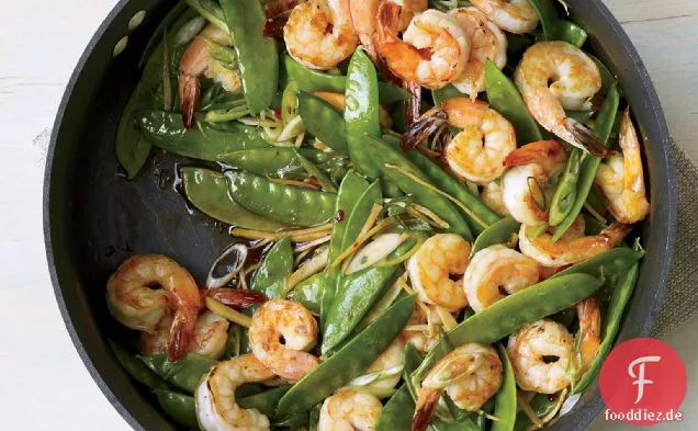 Gingered Stir-Fry mit Garnelen und Schnee Erbsen