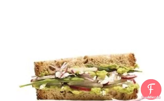 Avocado-, Rettich- und Schnee-Erbsen-Sandwich