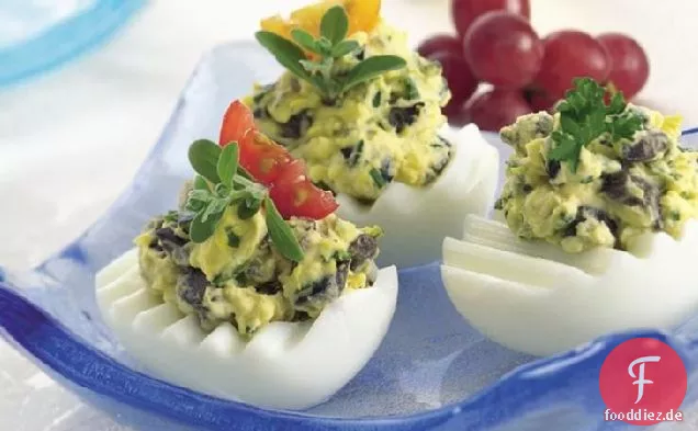 Oliven und Kraut Deviled Eier