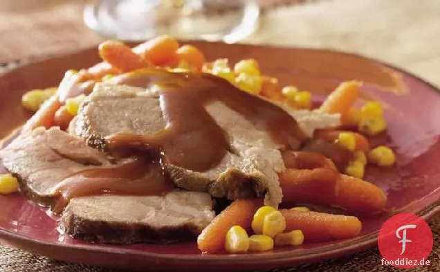 Slow-Cooker glasierter Schweinebraten mit Karotten und Mais