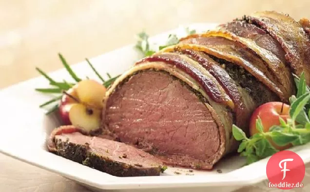 Speck- und Kräuter-verkrustetes Rinderfilet