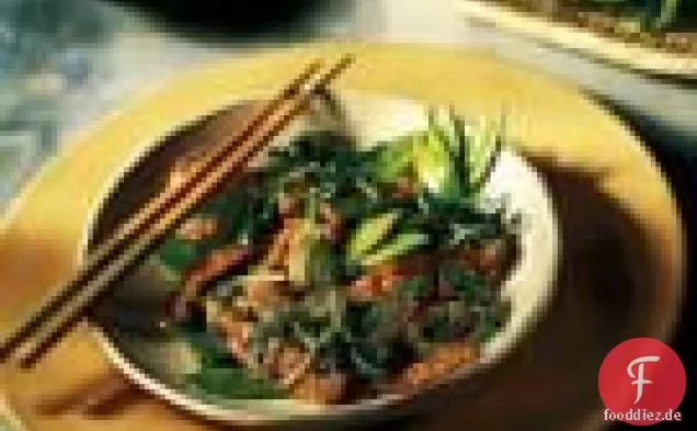 Kalb Stir-fry mit Schnee Erbsen und Schnee Erbsen schießt