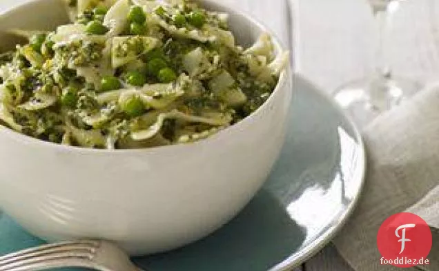 Pistazien-Estragon-Pesto Bowties Mit Erbsen Und Kartoffeln